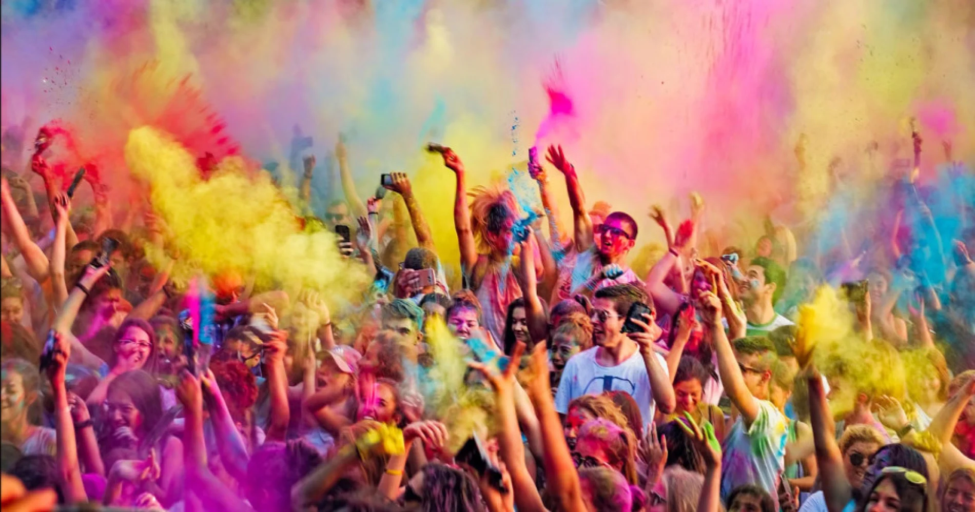 Turis Dilecehkan dan Digrepe-grepe saat Festival Holi di India