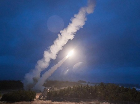 Saat Korsel-AS Sedang Latihan Militer, Korea Utara Menembakkan Dua Rudal Balistik