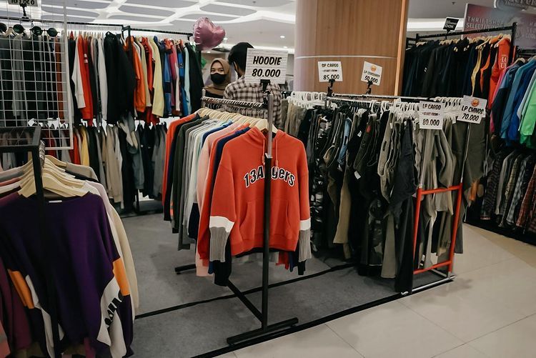 Perintah Presiden Jokowi Larang Peredaran Baju Bekas Impor