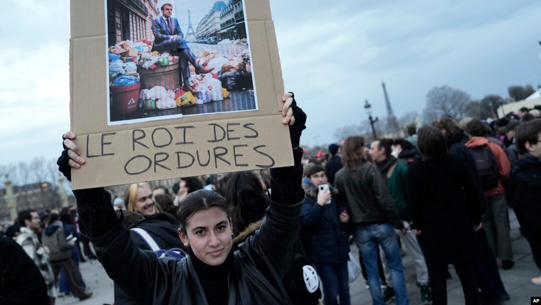Prancis Makin Mencekam, Presiden Macron Tandatangani RUU Kontroversial