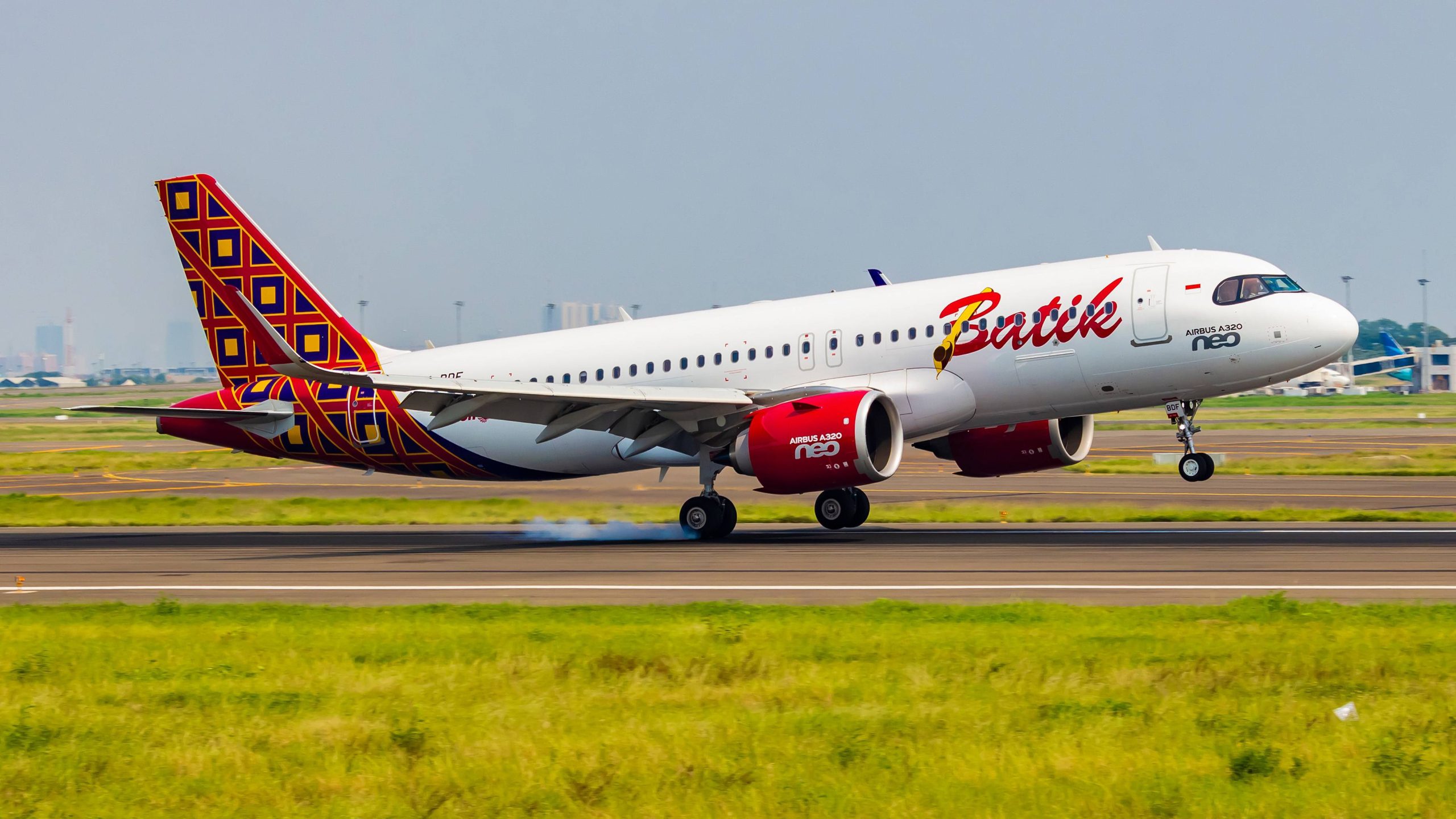 Bikin Heboh Pesawat Batik Air Mengeluarkan Asap Saat Lepas Landas