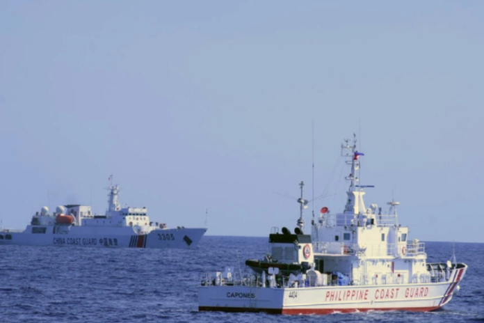 Kapal China Dan Kapal Filipina Yang Hampir Bertabarakan Di Laut China Selatan