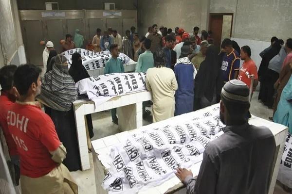 Belasan Warga Tewas Berebut Makanan Di Pakistan