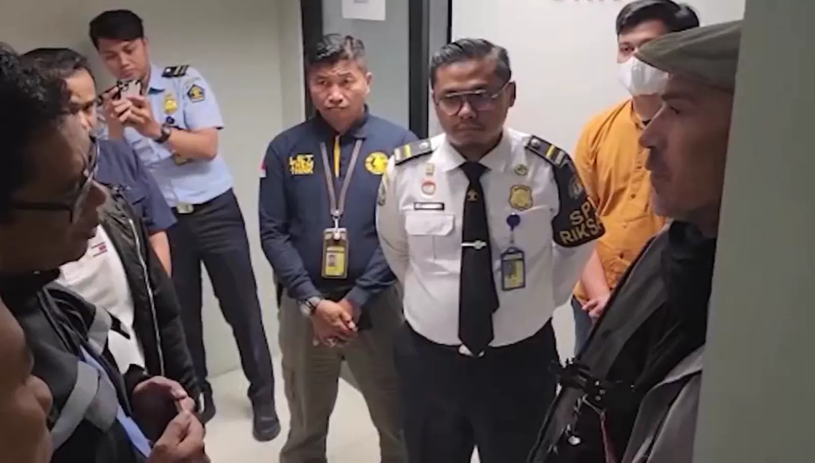 Akhirnya Bule Bengal Ditangkap Polisi Terkait Kasus Meludahi Imam Masjid Di Bandung