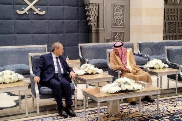 Momen Menteri Luar Negeri Arab Dan Pemerintah Suriah Yang Sedang Membicarakan Tentang Penangguhan Keanggotaan Suriah Dalam Liga Arab