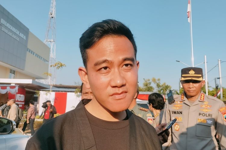 Respon Gibran Usai Unggul Telak Dalam Survei Pilgub Jateng