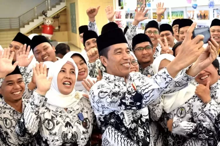 ASN Dapat Beberapa Hadiah Dari Jokowi Di Akhir Masa Jabatan Pada 2024