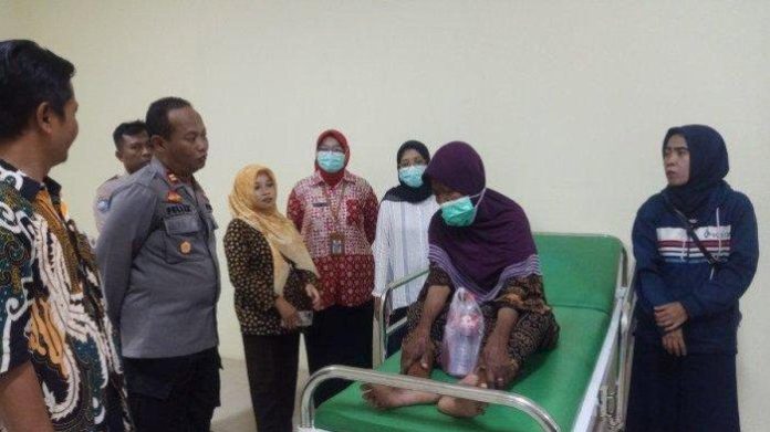 Pemeriksaan Kesehatan Nenek Asal Jakarta Yang Ditemukan Di Hutan Pekalongan