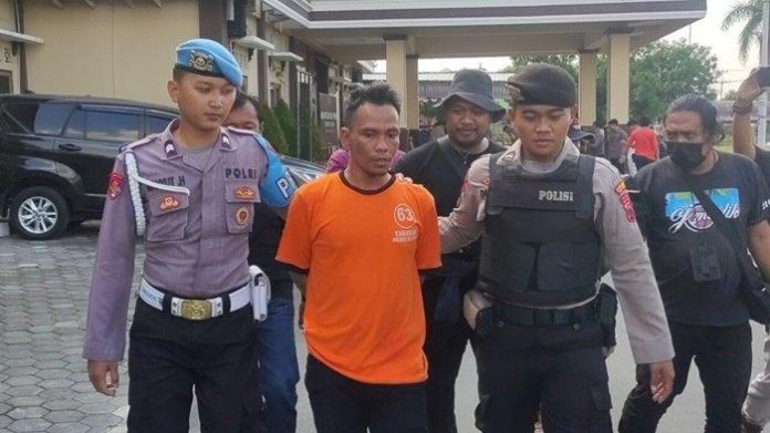 Proses Penangkapan Pelaku Pemenggalan Kepala Wanita Karena Dituduh Mencuri Uang