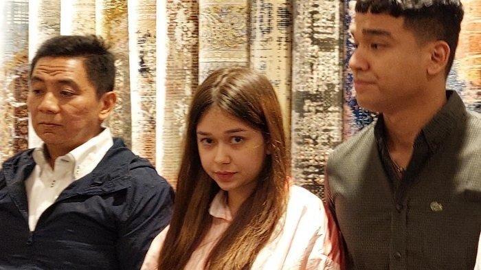 Rebecca Klopper Muncul Dihadapan Pers Dengan Ditemani Fadly Faisal