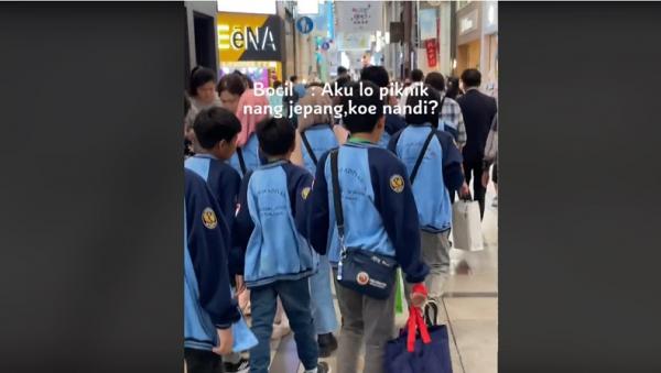 Cuplikan Gambar Dari Video Viral Siswa SD Muhammadiyah 4 Surabaya Yang Melakukan Study Tour Ke Jepang