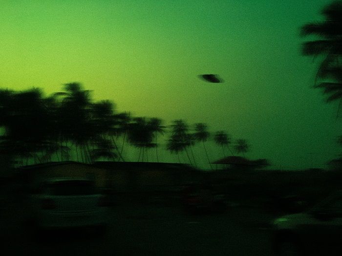 Penampakan Benda Berwarna Hijau Di Langit Bandung