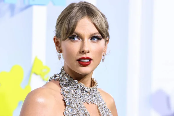 Usai Rilis Album Baru Prestasi Taylor Swift Susul the Beatles