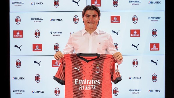 Luka Romero mengenakan jersey AC Milan di depan publik????