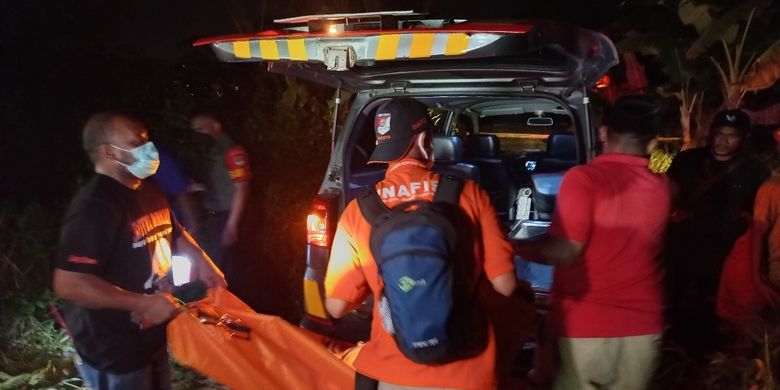 Polres Depok Temukan Mayat Dengan Luka Tusuk Di Tengah Jalan