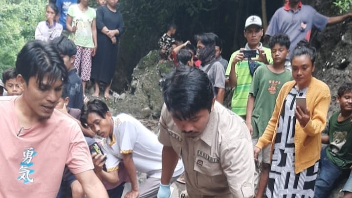 Warga Praya Timur Kaget Saat Menemukan Sesosok Mayat Hilang Celananya