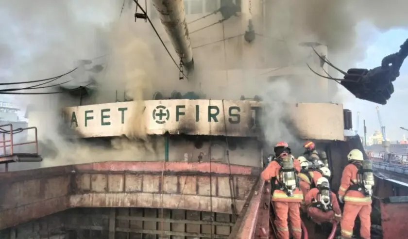 Km Samudra Anugrah Di Surabaya Terbakar, 16 Unit Pemadam Dikerahkan