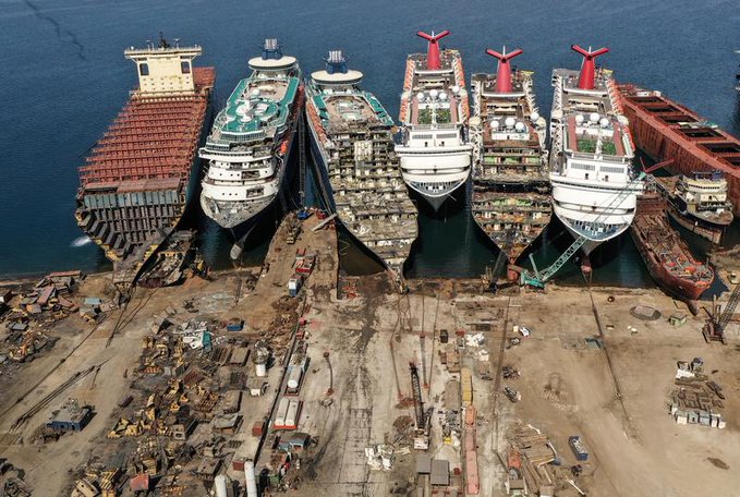Galangan Kapal Istanbul Turki Terkena Guncangan Akibat Ledakan Hingga Menewaskan Orang