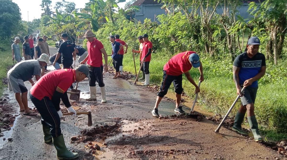 Membangun Rasa Kebersamaan Melalui Praktik Gotong Royong