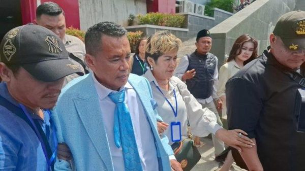 Hotman Paris Jatuh Sakit Sebelum Sidang, Ungkap Alami Demam Tinggi