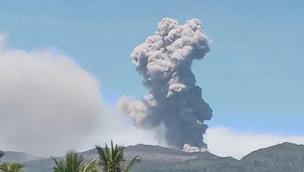 Gunung Dukono Kembali Erupsi, Kolom Abu Capai 800 Meter