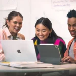generasi-emas-20-inovator-muda-indonesia-raih-penghargaan-di-ajang-swift-student-challenge-apple-2025