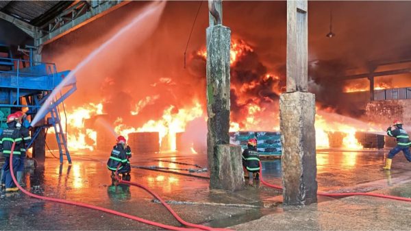Tragedi Kebakaran Melanda Pabrik Karet di Lubeg Begalung, Padang: Dampak dan Penanganannya