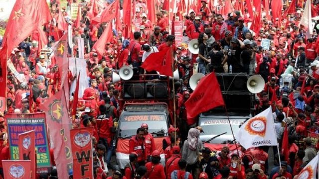Lawan Diskriminasi! Protes Buruh Terkait Upah Minimum di Seluruh Indonesia